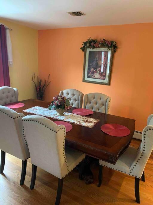 Family 3-Bedroom Home Елизабет Екстериор снимка